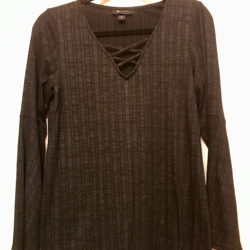 Black&gray V-neck longsleeve T-shirt